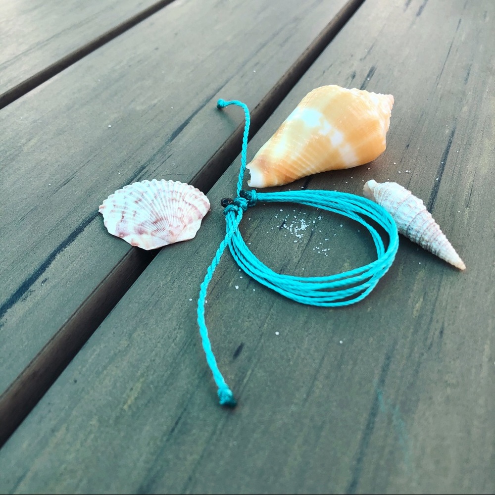 Adjustable waterproof bracelet